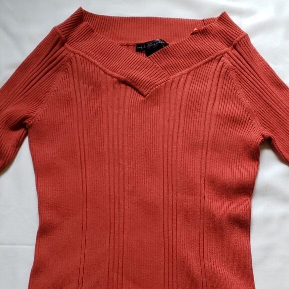 Nwot sweater  - Picture 1 of 2